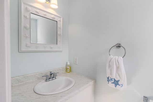 86 Mooring Dr, Barnstable, MA 02635