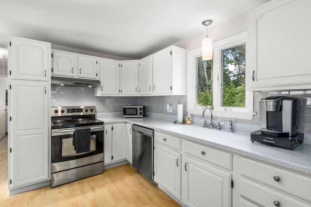 86 Mooring Dr, Barnstable, MA 02635
