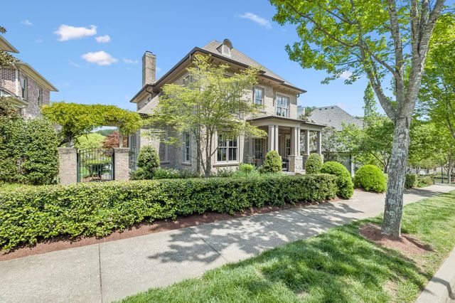 1040 Falling Leaf Cir, Brentwood, TN 37027