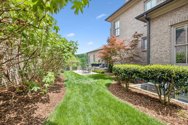 1040 Falling Leaf Cir, Brentwood, TN 37027