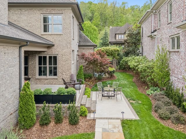 1040 Falling Leaf Cir, Brentwood, TN 37027