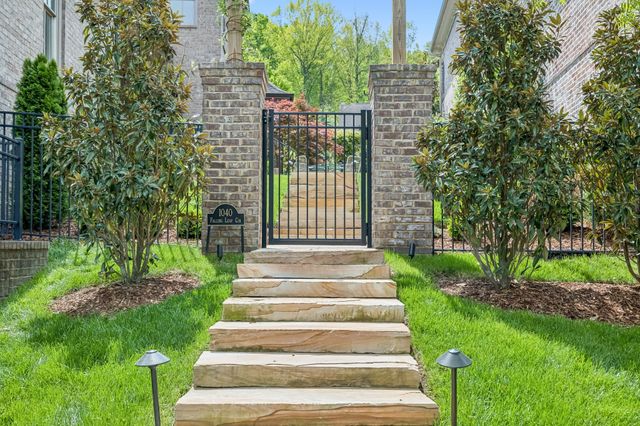 1040 Falling Leaf Cir, Brentwood, TN 37027