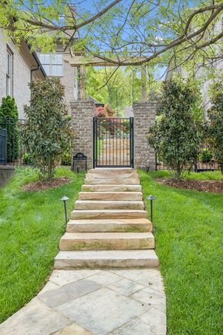 1040 Falling Leaf Cir, Brentwood, TN 37027