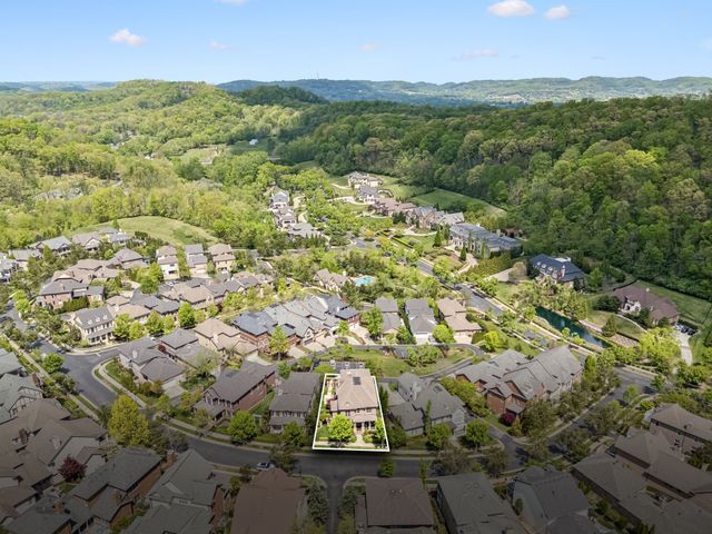 1040 Falling Leaf Cir, Brentwood, TN 37027