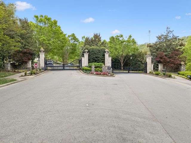 1040 Falling Leaf Cir, Brentwood, TN 37027