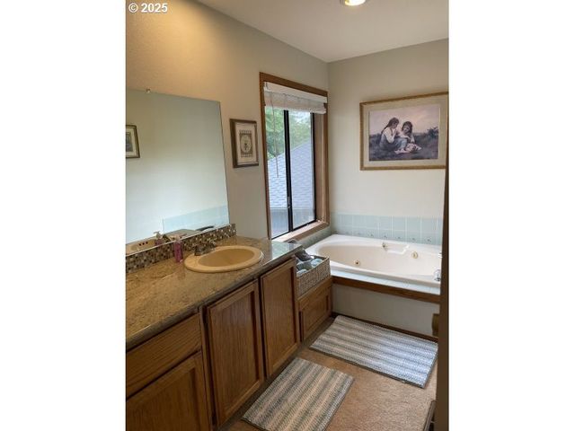 6692 Sw 162ND Dr, Beaverton, OR 97007