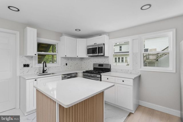 110 W BROAD ST, Paulsboro, NJ 08066