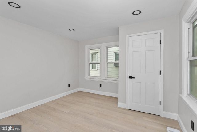 110 W BROAD ST, Paulsboro, NJ 08066