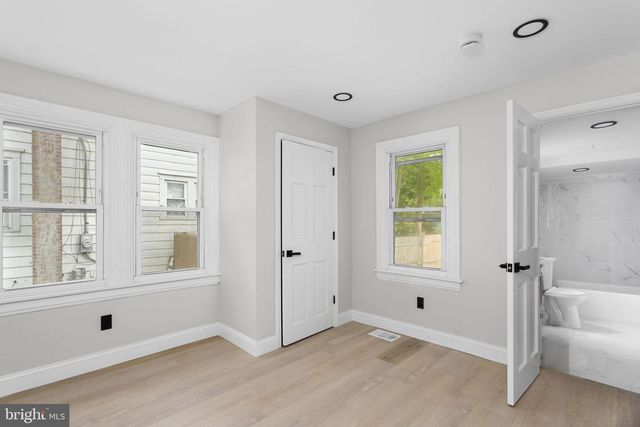 110 W BROAD ST, Paulsboro, NJ 08066