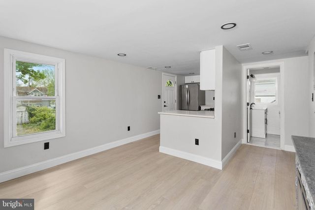 110 W BROAD ST, Paulsboro, NJ 08066