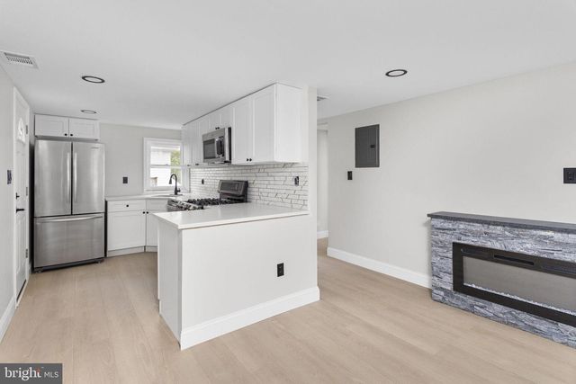 110 W BROAD ST, Paulsboro, NJ 08066