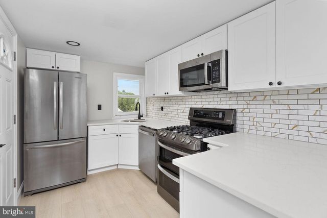 110 W BROAD ST, Paulsboro, NJ 08066