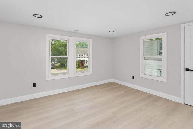 110 W BROAD ST, Paulsboro, NJ 08066