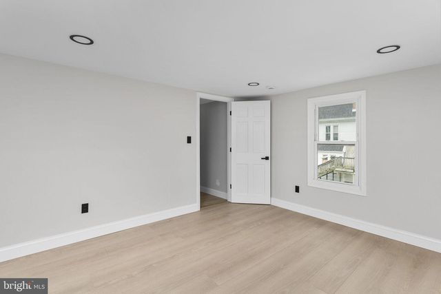 110 W BROAD ST, Paulsboro, NJ 08066