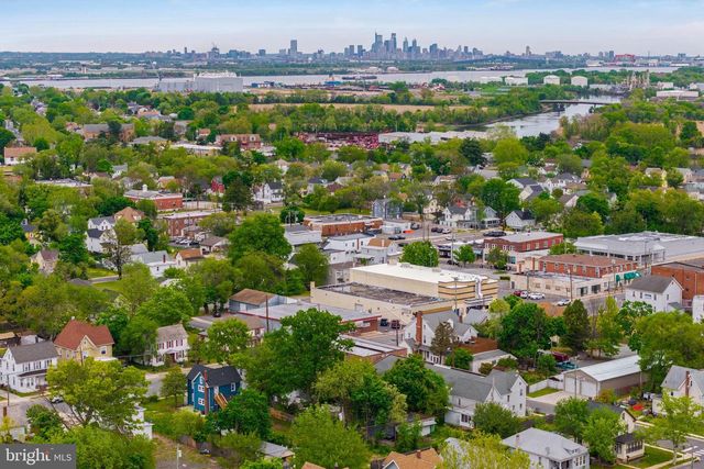 110 W BROAD ST, Paulsboro, NJ 08066