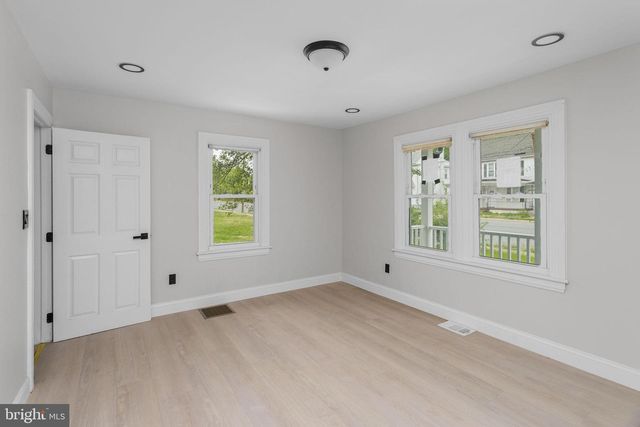 110 W BROAD ST, Paulsboro, NJ 08066
