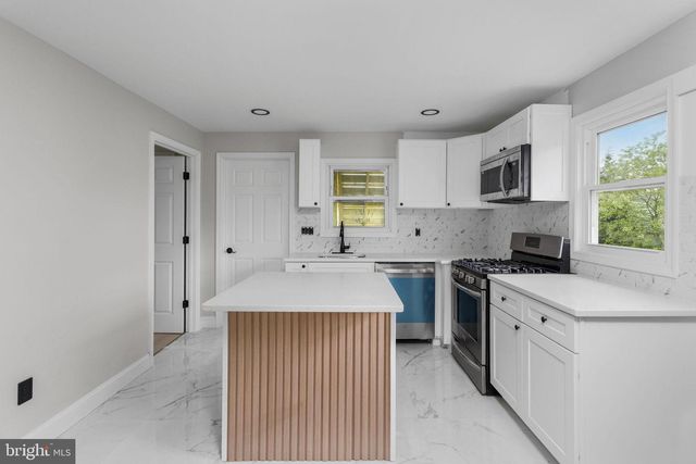 110 W BROAD ST, Paulsboro, NJ 08066