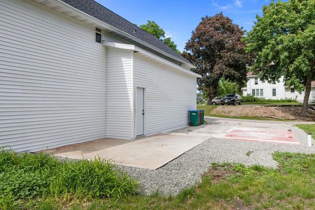 1903 E APPLE CREEK ROAD, Appleton, WI 54913