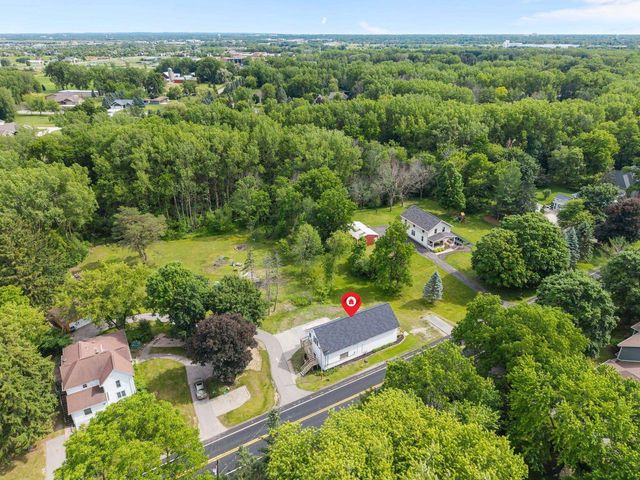 1903 E APPLE CREEK ROAD, Appleton, WI 54913