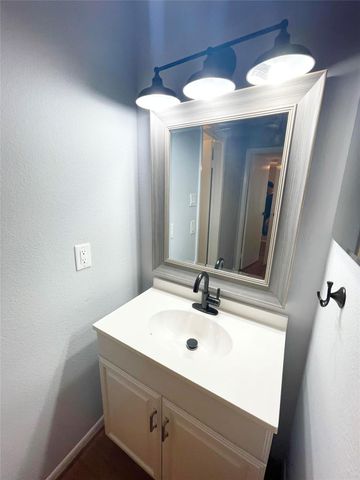 1900 Bay Area Boulevard 102, Houston, TX 77058