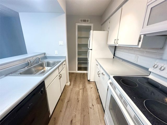 1900 Bay Area Boulevard 102, Houston, TX 77058