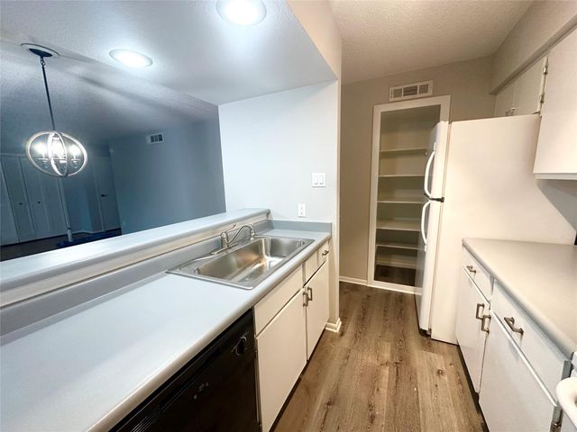 1900 Bay Area Boulevard 102, Houston, TX 77058