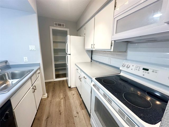 1900 Bay Area Boulevard 102, Houston, TX 77058