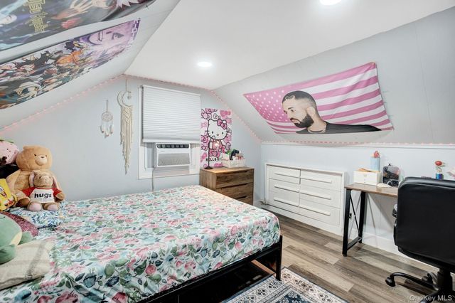 18 Cambridge Avenue, Bethpage, NY 11714