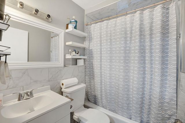 18 Cambridge Avenue, Bethpage, NY 11714