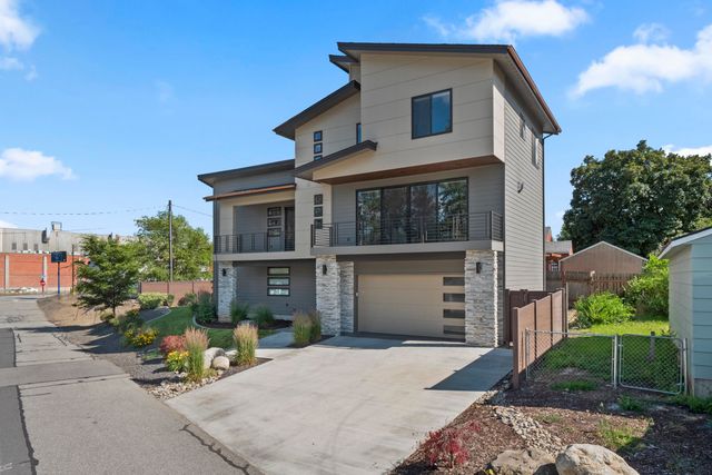 8928 E South Riverway Ave, Millwood, WA 99212