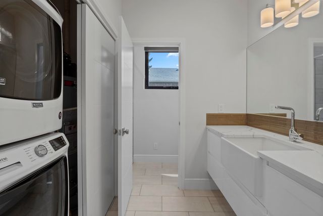 8928 E South Riverway Ave, Millwood, WA 99212