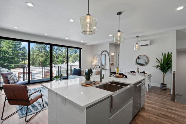 8928 E South Riverway Ave, Millwood, WA 99212