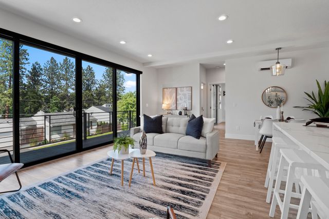 8928 E South Riverway Ave, Millwood, WA 99212