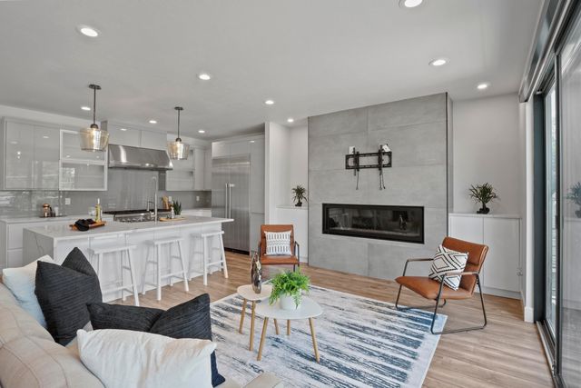 8928 E South Riverway Ave, Millwood, WA 99212