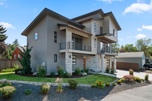 8928 E South Riverway Ave, Millwood, WA 99212