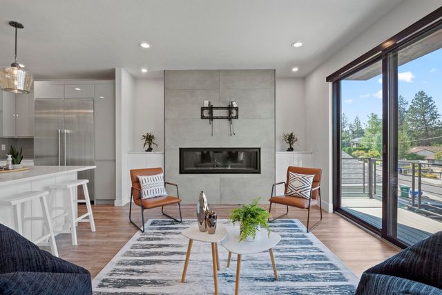 8928 E South Riverway Ave, Millwood, WA 99212