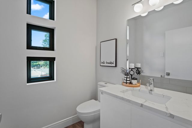 8928 E South Riverway Ave, Millwood, WA 99212