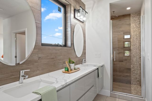 8928 E South Riverway Ave, Millwood, WA 99212