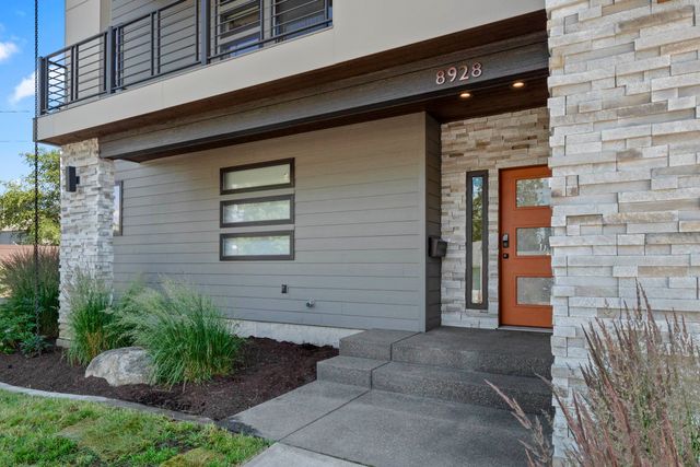 8928 E South Riverway Ave, Millwood, WA 99212