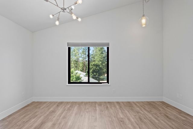 8928 E South Riverway Ave, Millwood, WA 99212