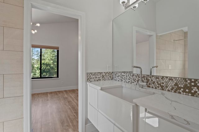 8928 E South Riverway Ave, Millwood, WA 99212