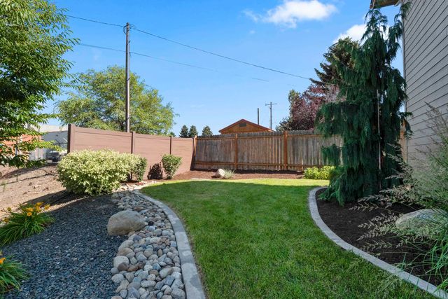 8928 E South Riverway Ave, Millwood, WA 99212