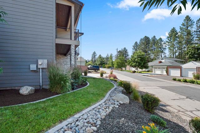 8928 E South Riverway Ave, Millwood, WA 99212