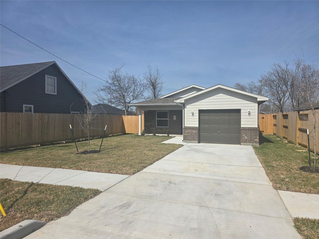 9827 Pelsey Street, Houston, TX 77029