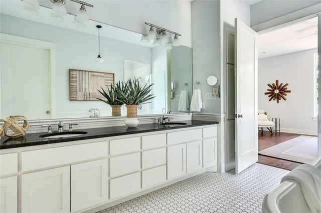 1296 Trebled Waters TRL, Driftwood, TX 78619