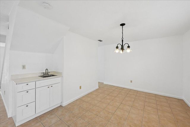 6830 Calvine Rd, Sacramento, CA 95823