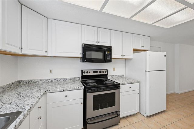 6830 Calvine Rd, Sacramento, CA 95823