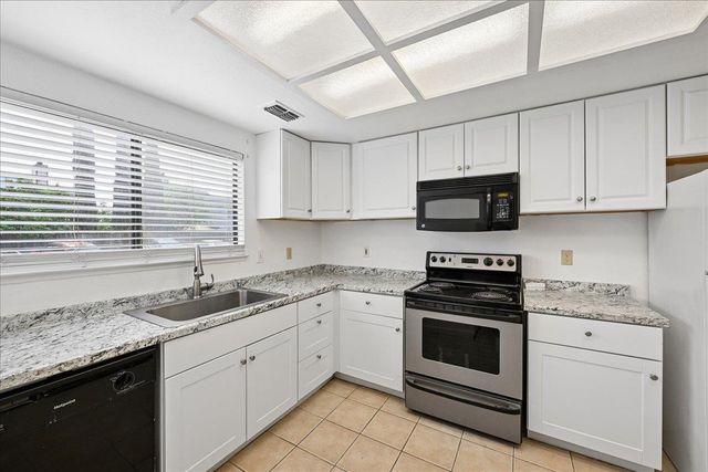 6830 Calvine Rd, Sacramento, CA 95823