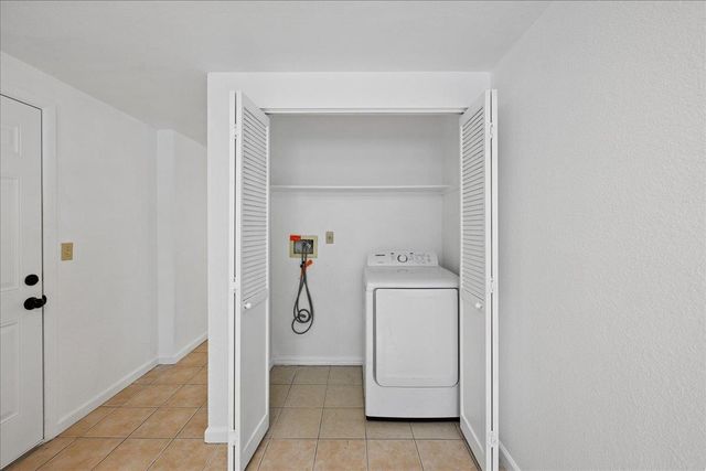 6830 Calvine Rd, Sacramento, CA 95823