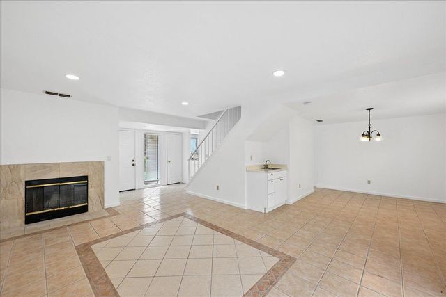 6830 Calvine Rd, Sacramento, CA 95823